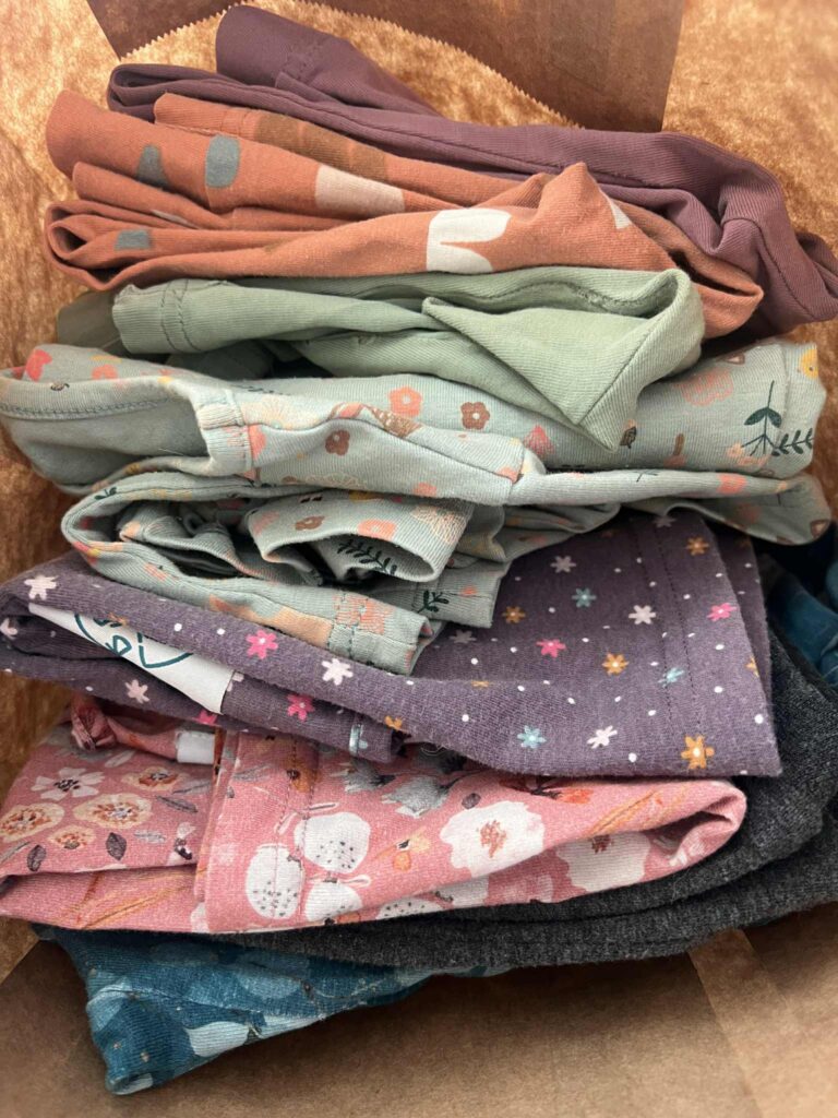 Organiseeritud laste riidekapp – kuidas hoida lasteriided korras